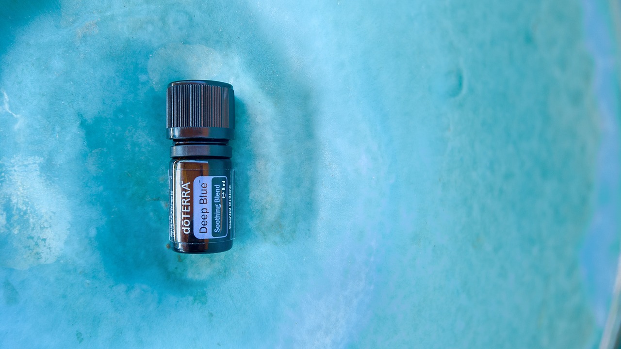 Camphor Oil for Hair: A Cooling Note for Scalp-Scenting Routines